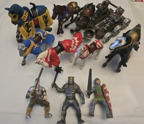 Several jousting figures - several, inc